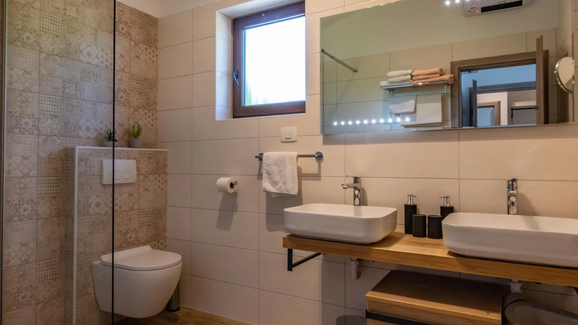 Дом отдыха Villa Mediterranea, An Idyllic New Villa With A Mediterranean Touch Vinez