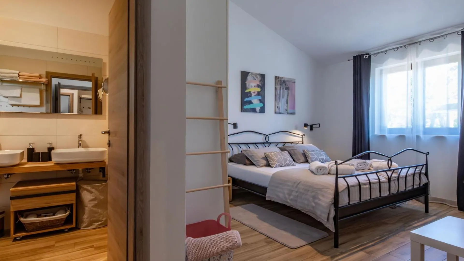 Villa Mediterranea, An Idyllic New Villa With A Mediterranean Touch Vinez Дом отдыха