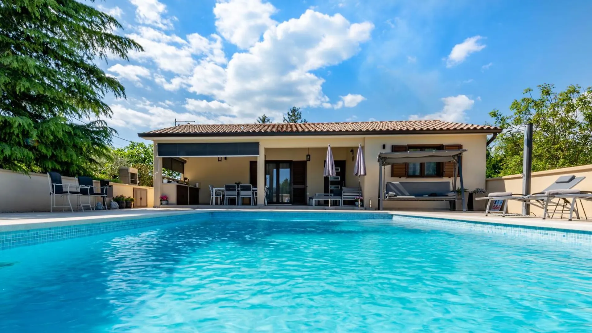 Дом отдыха Villa Mediterranea, An Idyllic New Villa With A Mediterranean Touch Vinez